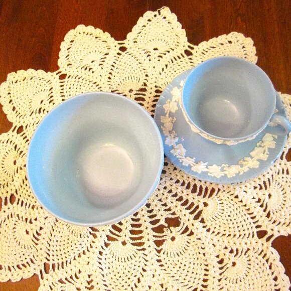 Wedgwood 3 piece set Etruria & Barlaston made in England Embossed Queensware bow - Picture 8 of 11